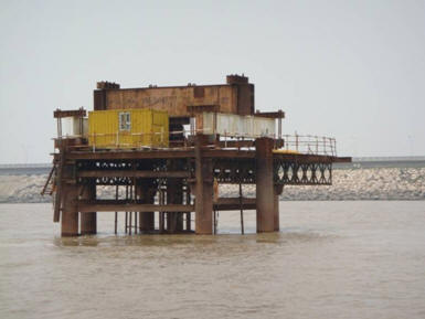 挤密砂桩加固效果试验的海上试验平台－－是国内最大规模的海上复合地基试验平台